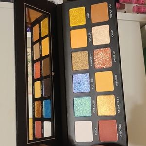 Buxie charm Palette